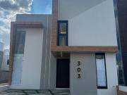 CASA EN VENTA EN GEMA RESIDENCIAL CON 4 RECAMARAS Y ROOF...