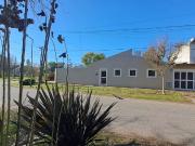 CASA en VENTA en GONNET 2 dorm. garage 2 parque