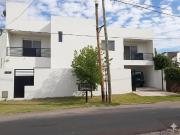 Casa en Venta en Gonnet de tres dormitorios