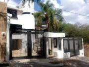 Casa en venta en Gran Jardín, 3 niveles y renovada