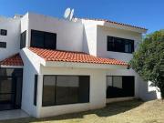 CASA EN VENTA EN GRAN JARDIN CON 3 RECAMARAS 4 BAÑOS 4...