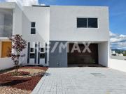 CASA EN VENTA EN GRAND JURIQUILLA