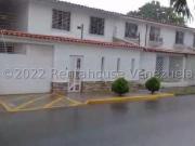 Casa en Venta en Guatire villa heroica Miranda 194 m2. 3 hab