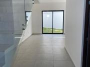 Casa en Venta en Hacienda Carlota con Alberca y...