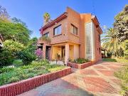 Casa en Venta en HERMOSA CASA CON GRAN PATIO Y PISCINA