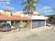 Casa en Venta en Independencia Oriente, Guadalajara –...