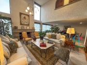 Casa en Venta en Interlomas con Jardín, Cava y 4 Recámaras