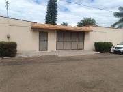 Casa en Venta en Irapuato con Amplio Jardín y...