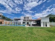 CASA EN VENTA EN IXTAPAN DE LA SAL CON ALBERCA Y JARD?N