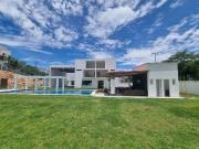 CASA EN VENTA EN IXTAPAN DE LA SAL CON ALBERCA Y JARDÍN