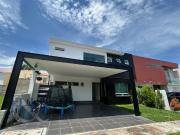 Casa en Venta en Jardín Real, Dentro de Coto