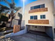 Casa en Venta en Jardín Real, Zapopan | Coto 8, 4 Autos...