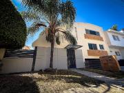 Casa en Venta en Jardín Real, Zapopan | Coto 8, 4 Autos...