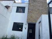 CASA EN VENTA EN JARDINES DE LA CRUZ