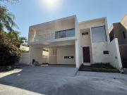 CASA EN VENTA EN JARDINES DE MIRASIERRA SAN PEDRO