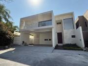 Casa en venta en Jardines de Mirasierra, San Pedro Garza...