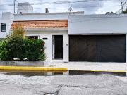 Casa en venta en Jardines de San Manuel, a sólo una...