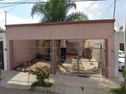 Casa en venta en Jardines de Santa Elena,...