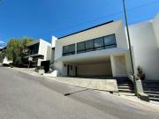 CASA EN VENTA EN JARDINES DE VALLE ALTO CARRETERA...