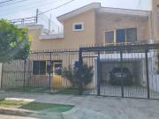 Casa en venta en Jardines del Bosque Centro,...