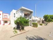 CASA EN VENTA EN JARDINES DEL BOSQUE SF