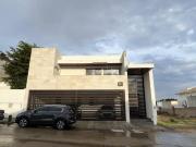 CASA EN VENTA EN JARDINES DEL CAMPESTRE MODERNA CON...