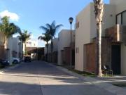 CASA EN VENTA EN JARDINES DEL ROBLE, LA RADIAL