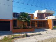 Casa en venta en Jardines Vista Hermosa III entre...