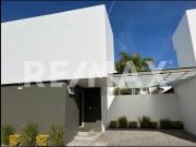 CASA EN VENTA EN JURIQUILLA