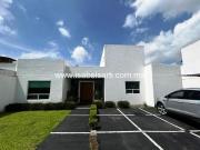 CASA EN VENTA EN JURIQUILLA