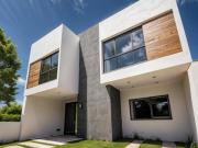 Casa en Venta en Juriquilla, Alberca Propia, Jardín, 4...