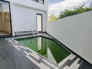 CASA EN VENTA EN JURIQUILLA CON ALBERCA