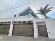 CASA EN VENTA EN JURIQUILLA, CON ALBERCA PROPIA