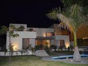 CASA EN VENTA EN JURIQUILLA CON ALBERCA Y RECAMARA EN...