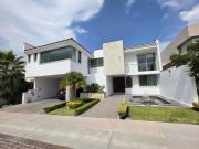 CASA EN VENTA EN JURIQUILLA, CUMBRES DE LAGO CON ALBERCA...