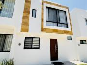 CASA EN VENTA EN JURIQUILLA EN PRIVADA CON SALA DE CINE CASA EN VENTA EN JURIQUILLA EN PRIVADA CON SALA DE CINE