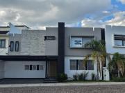 Casa moderna en venta con recámara en planta baja en...