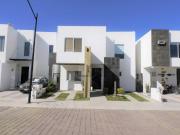 Casa en venta en Juriquilla Santa Fe, 3 recámaras,...