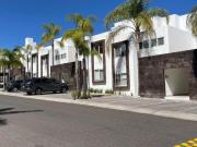 Casa en Venta en Juriquilla Santa Fe, con recámara en PB...