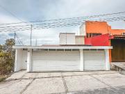 CASA EN VENTA CON 2 SUITS INDEPENDIENTES, UBICADA EN LA...