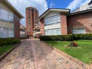 casa en venta en la calleja usaquén. Cod V1272004