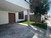 Casa en venta en La Carcaña. Fracc. Real de Palmas