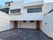 Casa en venta en la Carcaña Impecable