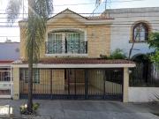 CASA EN VENTA EN LA COLONIA MONUMENTAL EN GUADALAJARA,...
