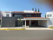 CASA EN VENTA EN LA ESCONDIDA, EN ZAVALETA, TOTALMENTE...