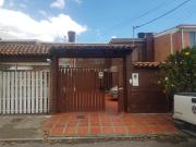 casa en venta en la esmeralda. Cod V712