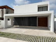 CASA EN VENTA EN LA ESPIGA CON CUARTA RECAMARA Y BAÑO...