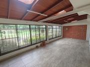 CASA EN VENTA EN LA FLORA EN CONDOMINIO FRENTE A PARQUE...