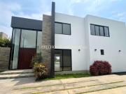 Casa en venta en La Molina a $999,000