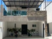 Casa en venta en La Perla, Monterrey: Amplia y bien ubicada